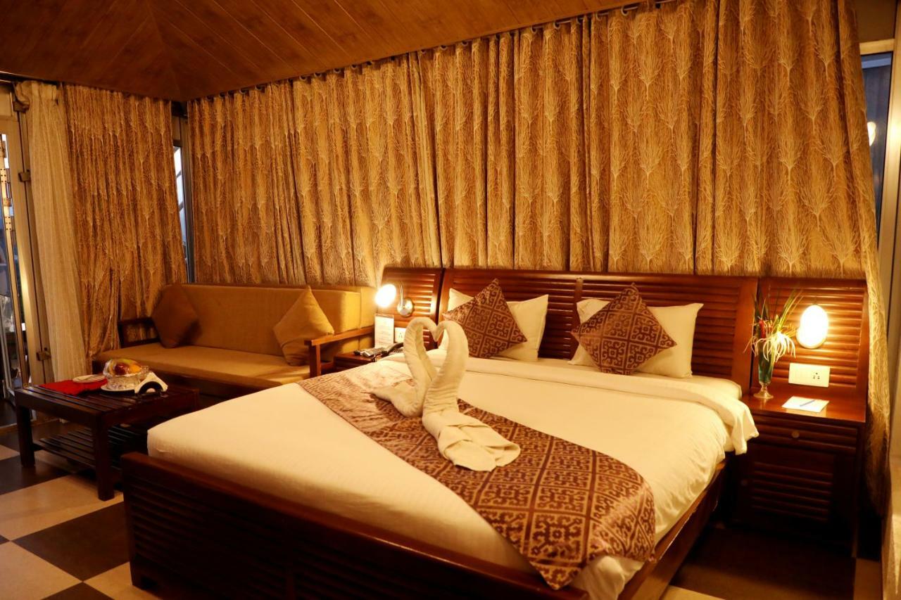 Sunnys World Hotel Pune Ngoại thất bức ảnh