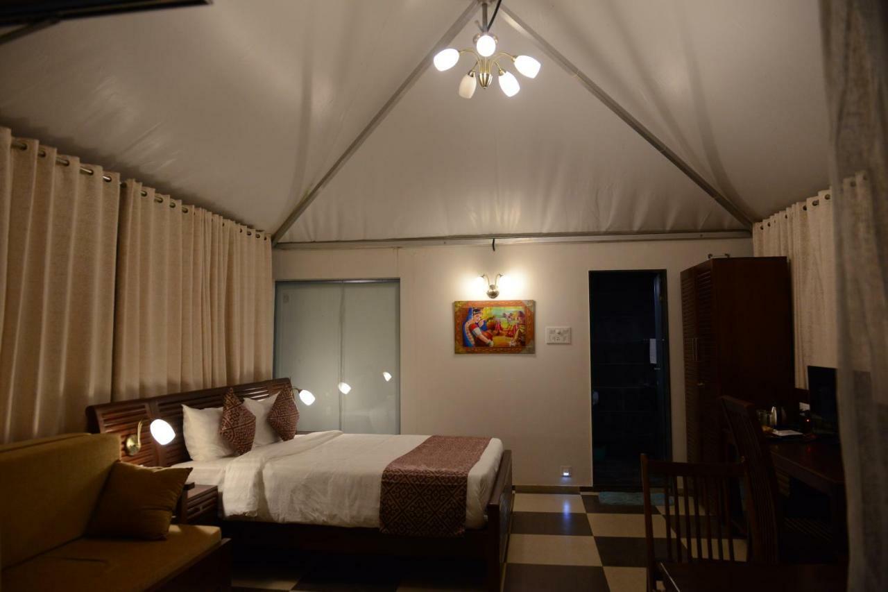 Sunnys World Hotel Pune Ngoại thất bức ảnh