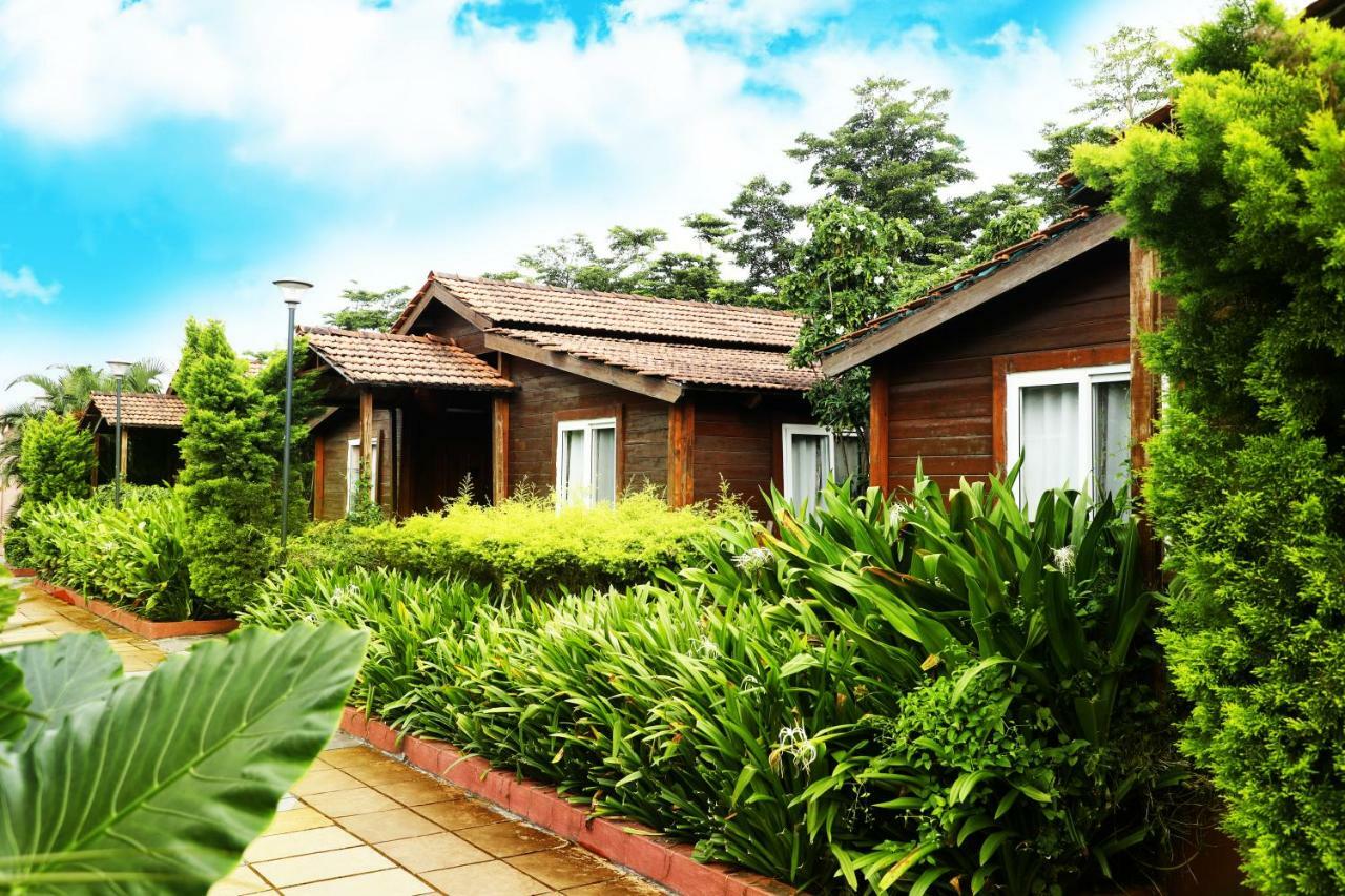 Sunnys World Hotel Pune Ngoại thất bức ảnh