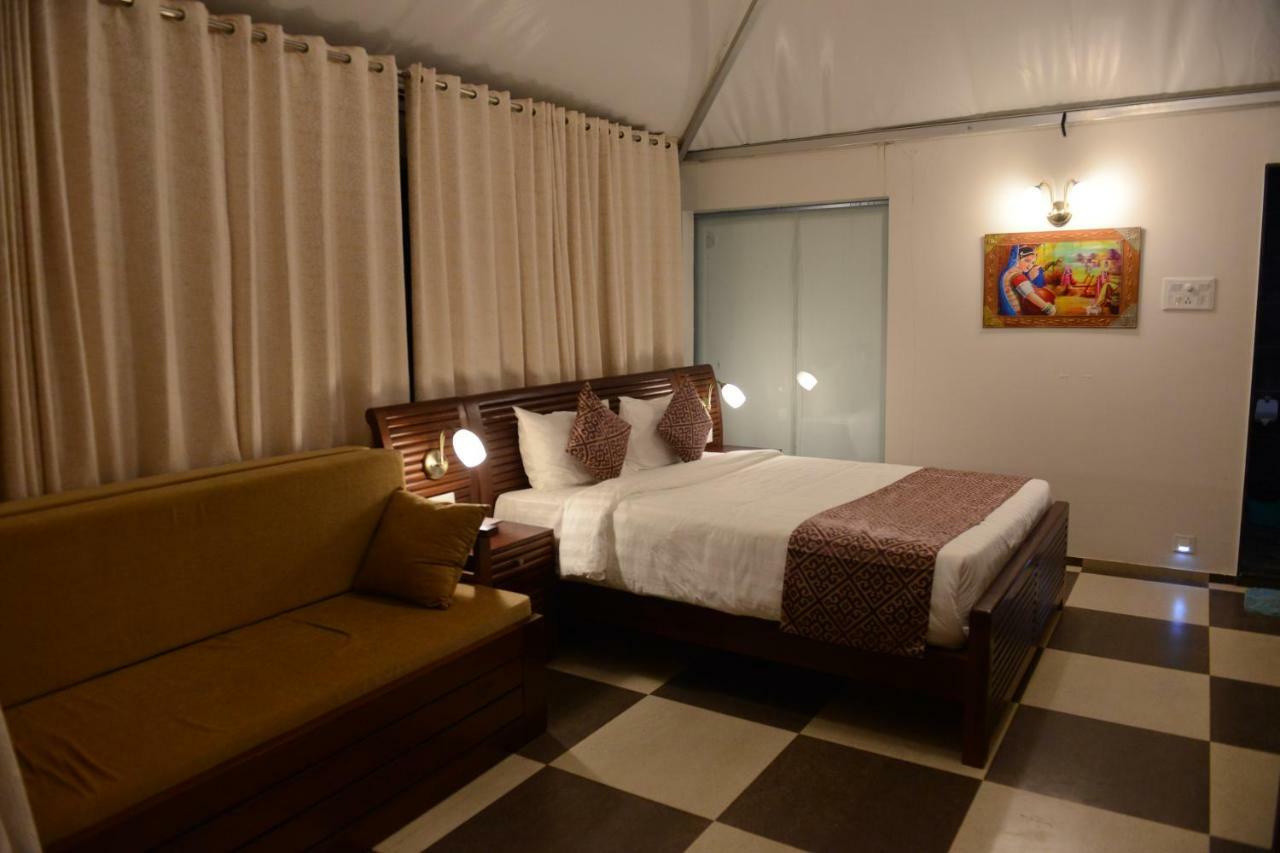 Sunnys World Hotel Pune Ngoại thất bức ảnh