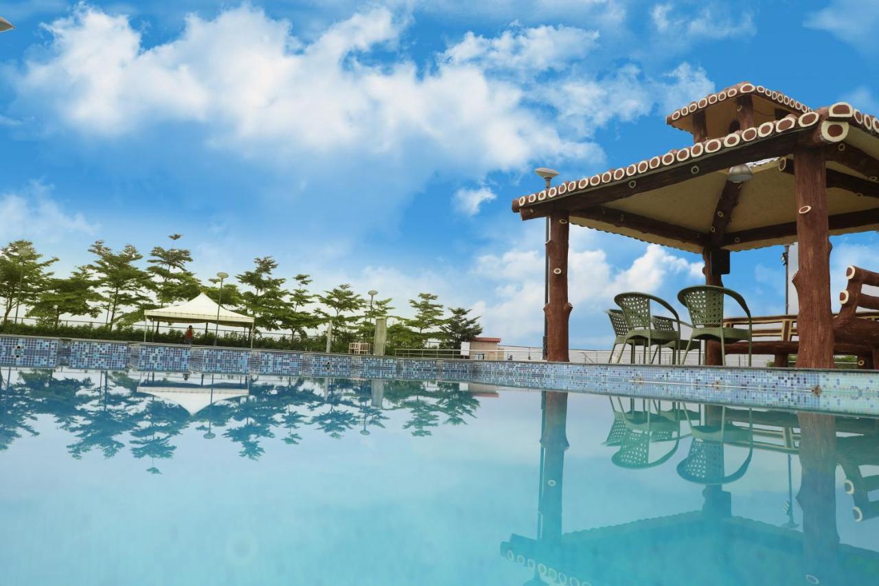 Sunnys World Hotel Pune Ngoại thất bức ảnh